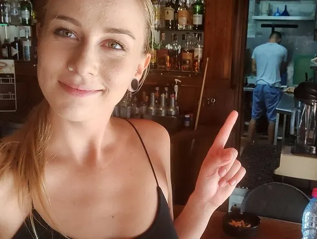 Ich ficke den Tellerboy im Restaurant
