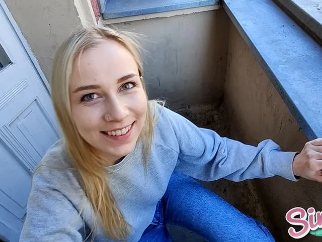 Öffentlicher Blowjob auf dem Balkon, die Nachbarn hätten alles sehen können